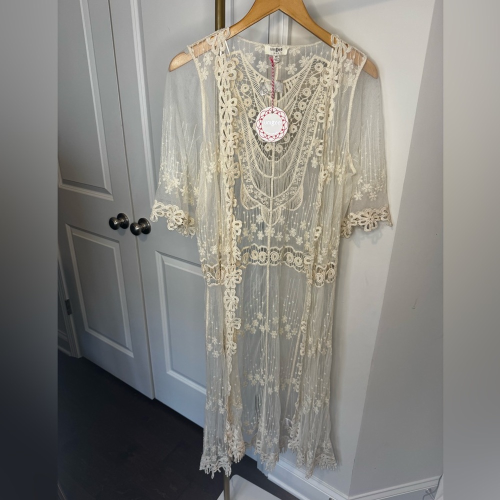 NWT Umgee Cream Floral Lace cover up